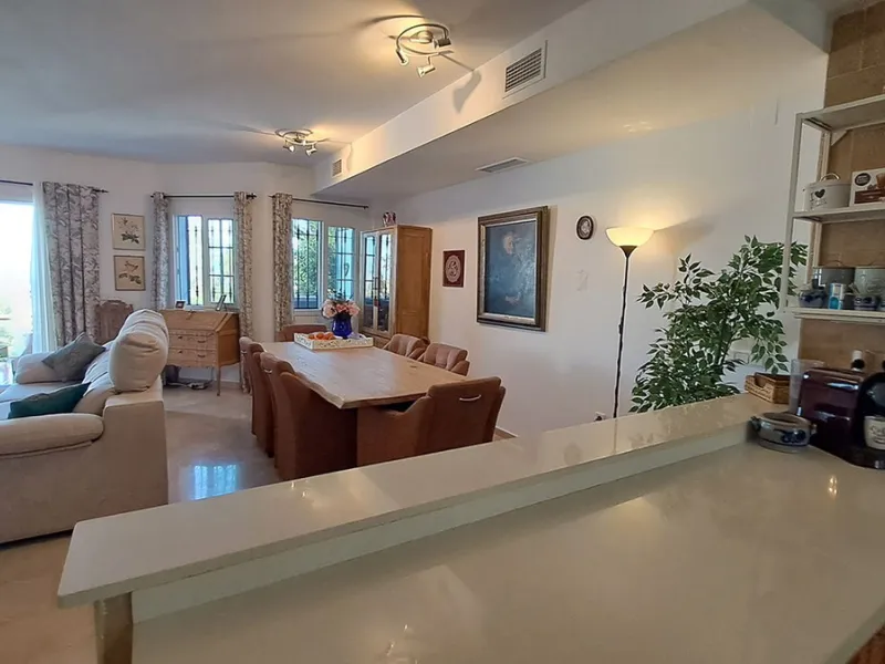 This amazing house is located on one of the most beautiful golf courses on the Costa del Sol, Lauro Golf.