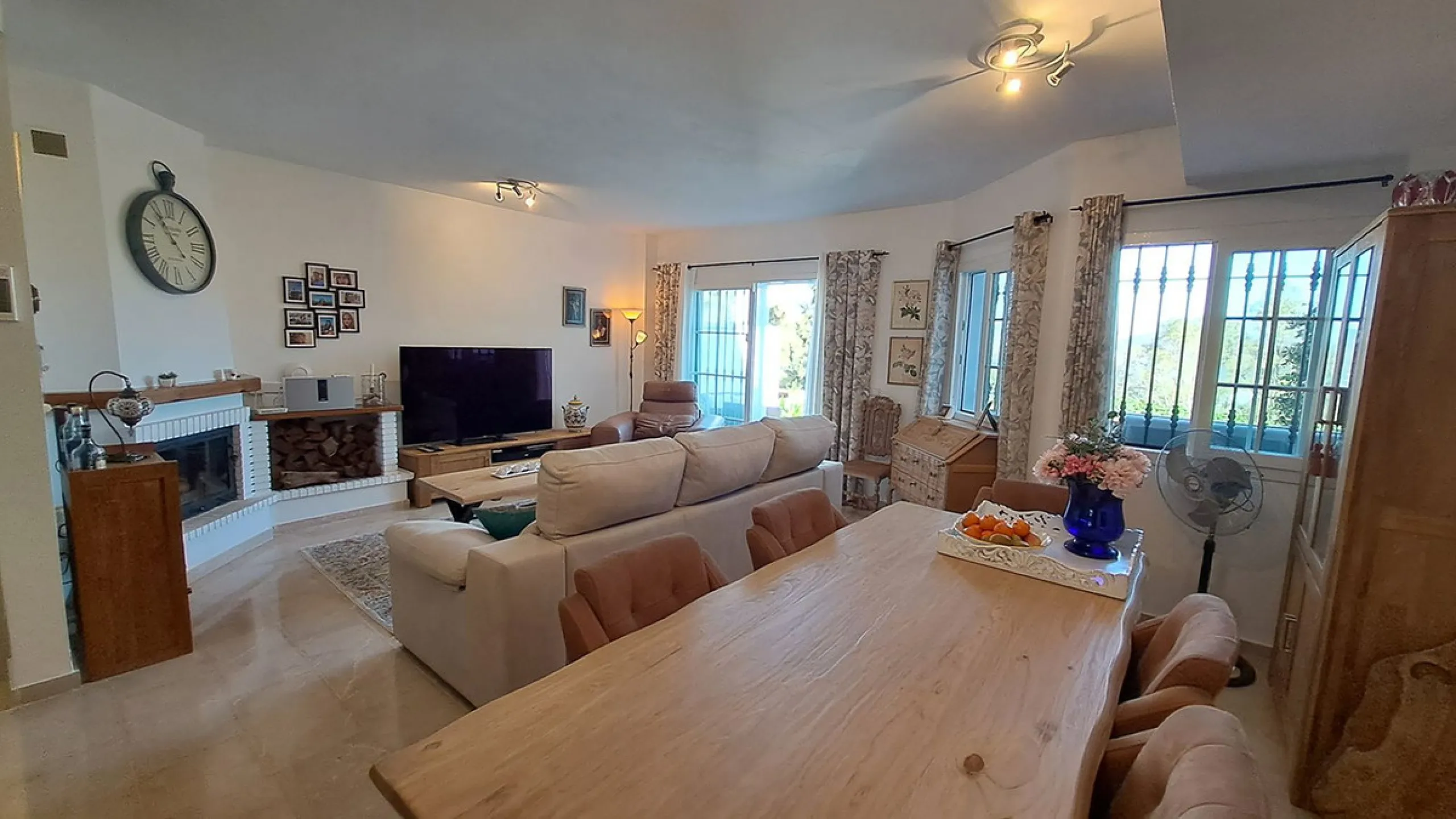 This amazing house is located on one of the most beautiful golf courses on the Costa del Sol, Lauro Golf.