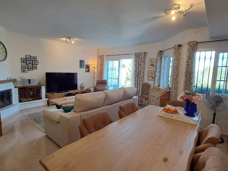 This amazing house is located on one of the most beautiful golf courses on the Costa del Sol, Lauro Golf.