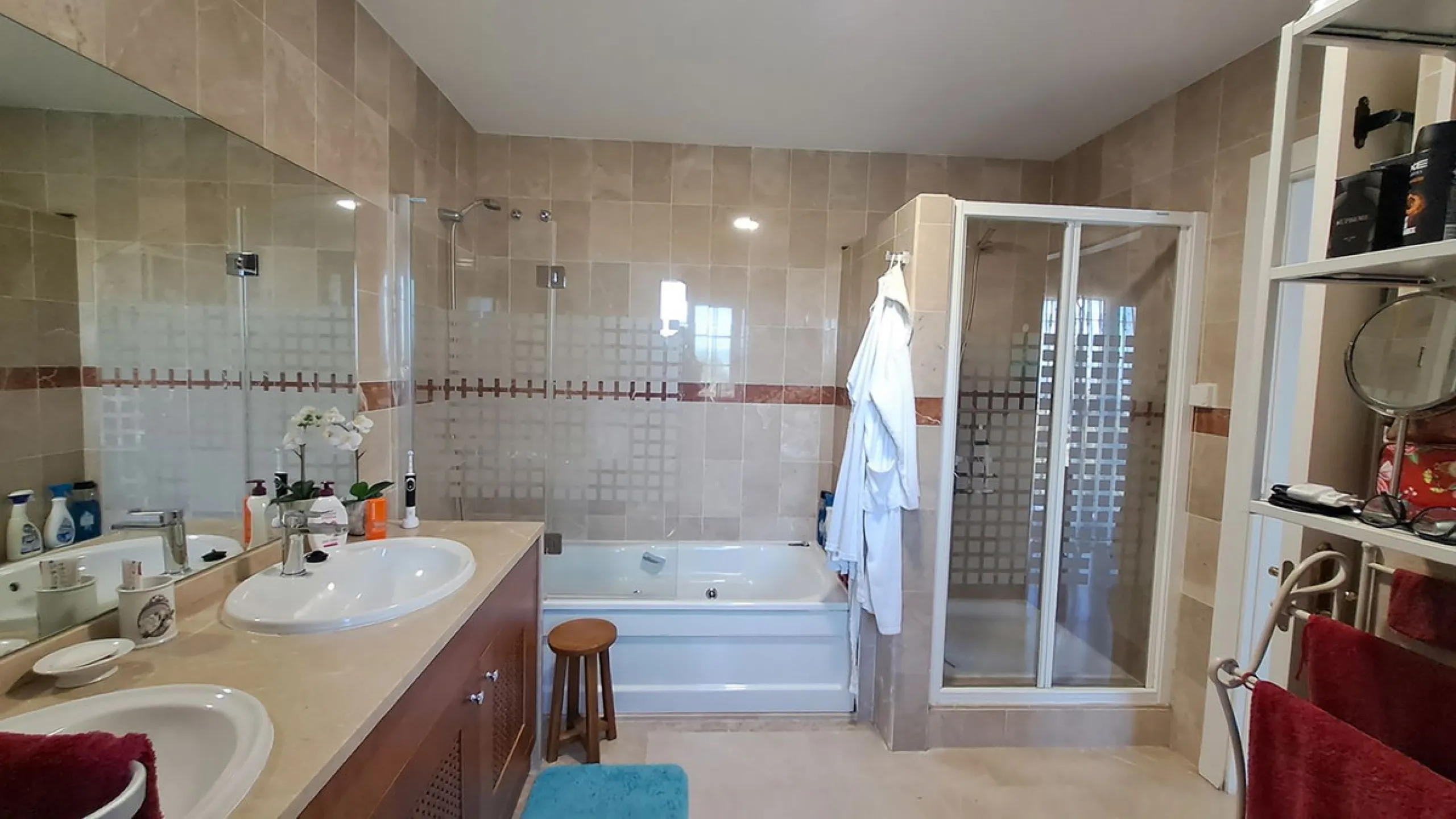This amazing house is located on one of the most beautiful golf courses on the Costa del Sol, Lauro Golf.