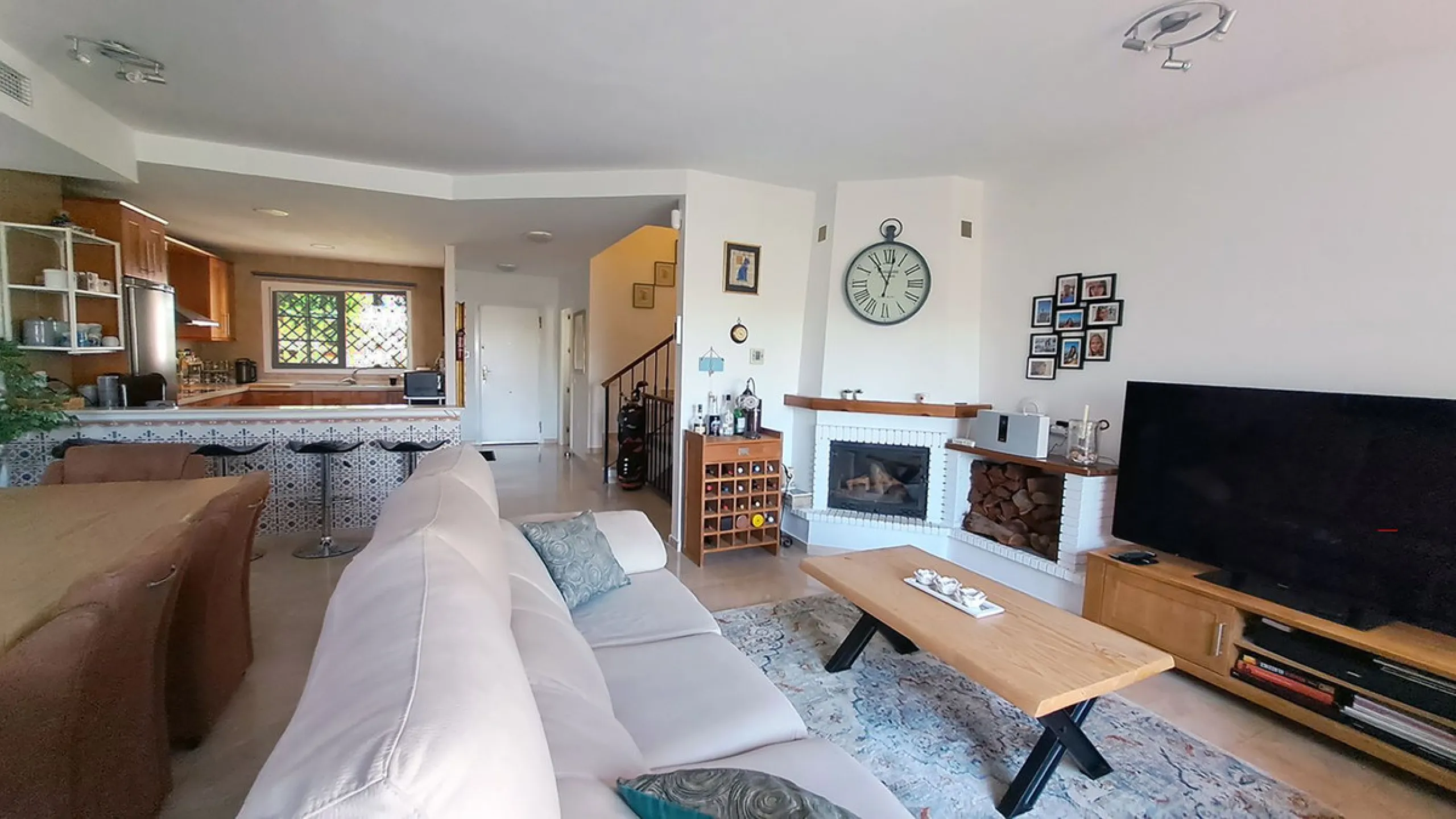 This amazing house is located on one of the most beautiful golf courses on the Costa del Sol, Lauro Golf.