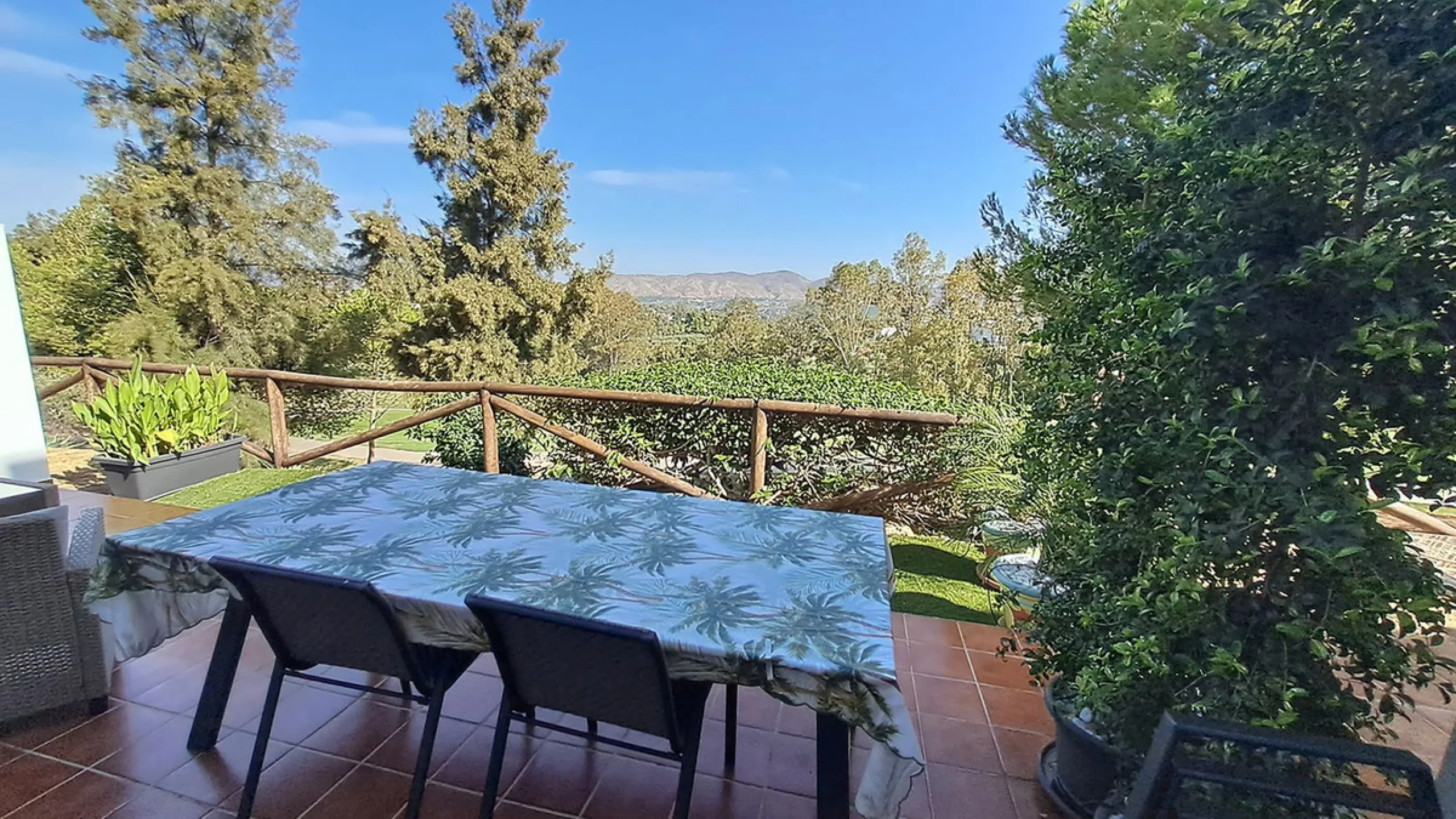 This amazing house is located on one of the most beautiful golf courses on the Costa del Sol, Lauro Golf.