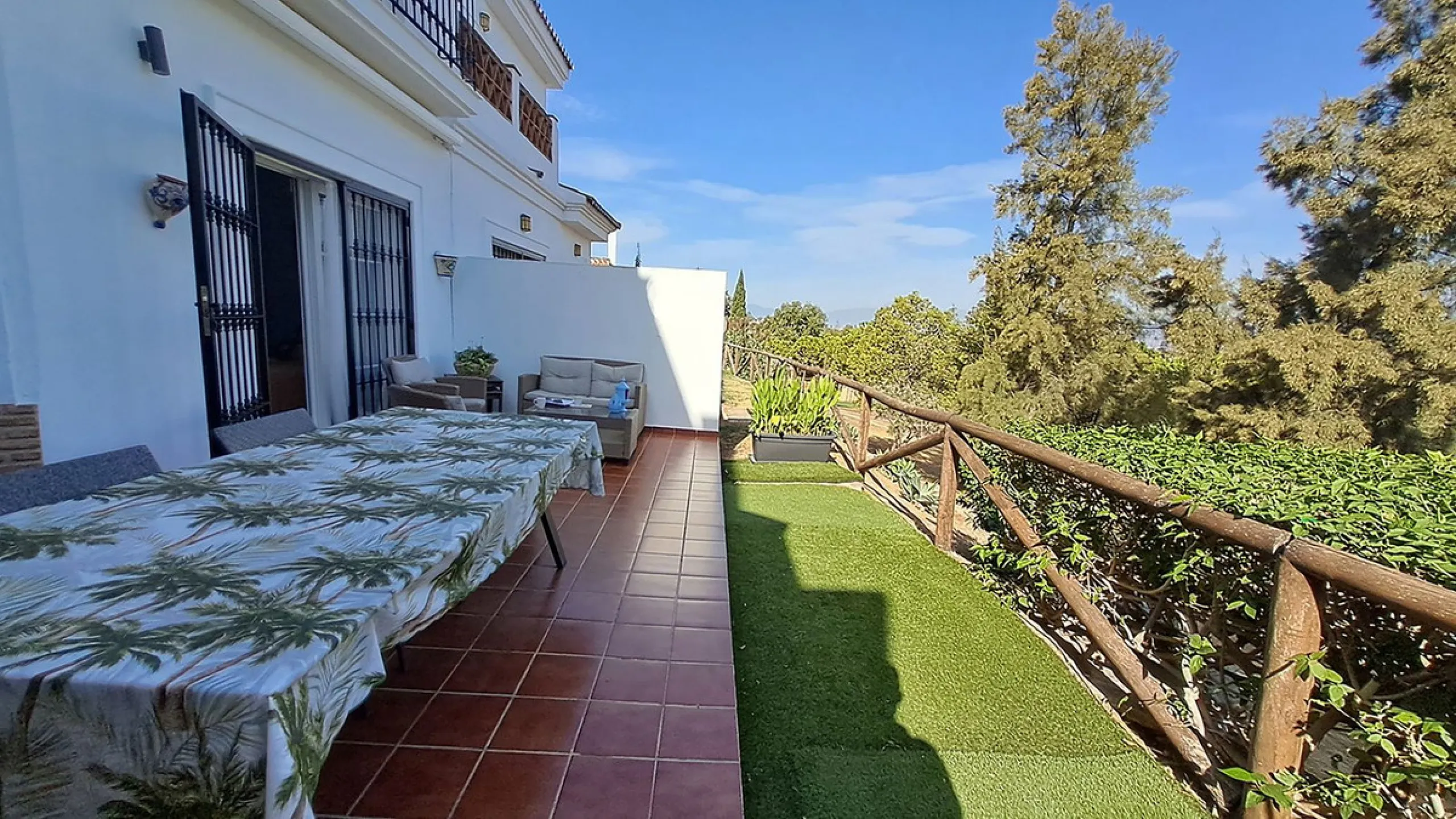 This amazing house is located on one of the most beautiful golf courses on the Costa del Sol, Lauro Golf.