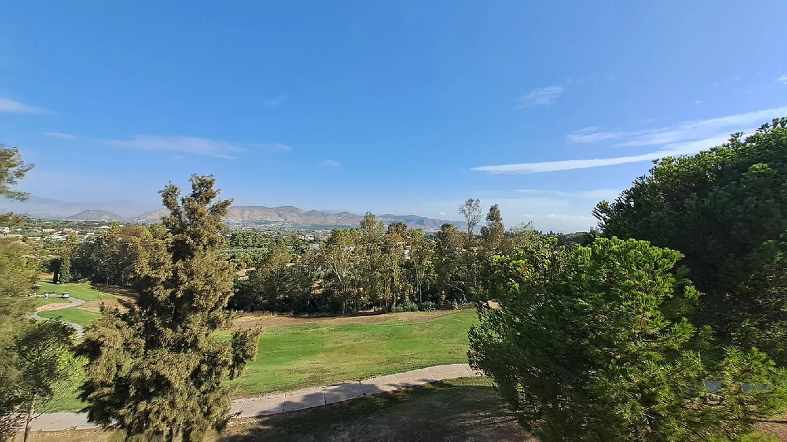 This amazing house is located on one of the most beautiful golf courses on the Costa del Sol, Lauro Golf.