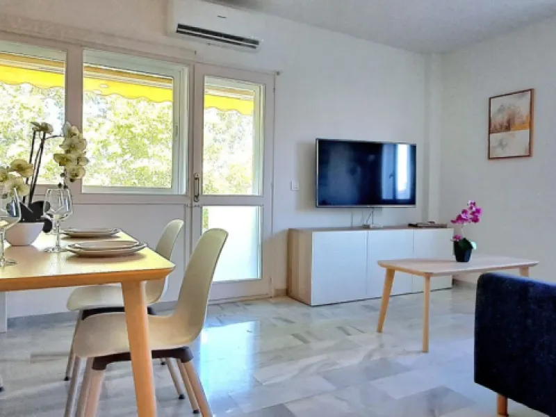 GOLDEN MILE INVESTMENT OPPORTUNITY, FULLY RENOVATED and with LICENSE TO SHORT LET!