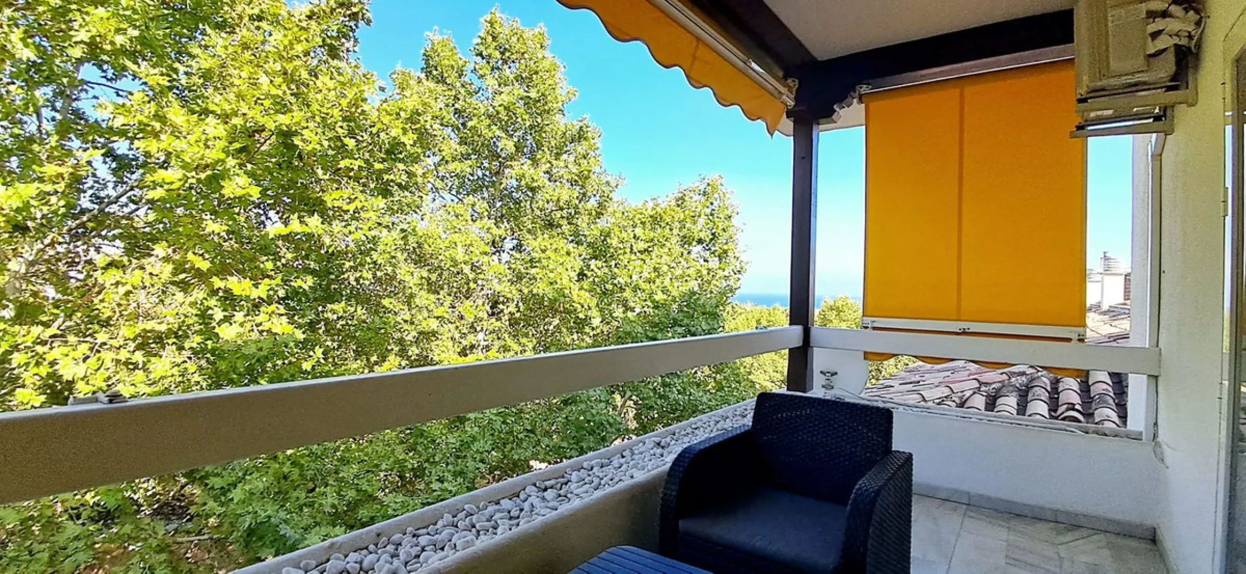 GOLDEN MILE INVESTMENT OPPORTUNITY, FULLY RENOVATED and with LICENSE TO SHORT LET!