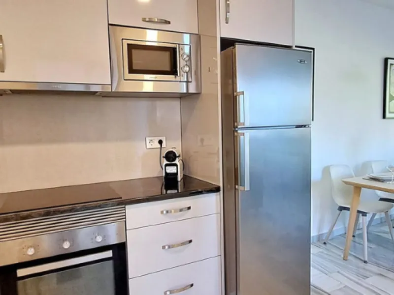 GOLDEN MILE INVESTMENT OPPORTUNITY, FULLY RENOVATED and with LICENSE TO SHORT LET!