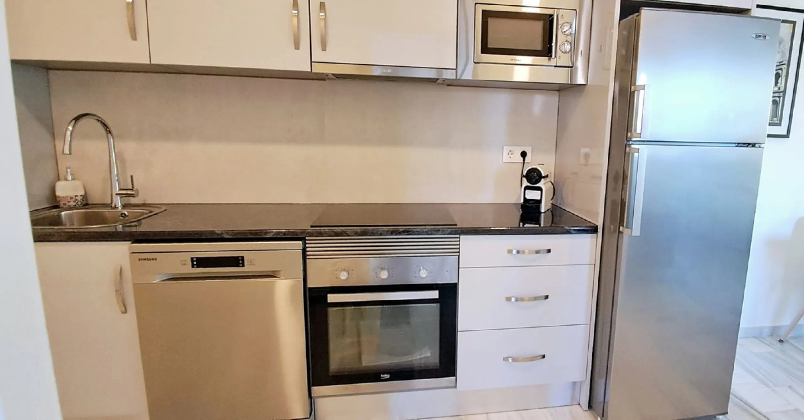 GOLDEN MILE INVESTMENT OPPORTUNITY, FULLY RENOVATED and with LICENSE TO SHORT LET!