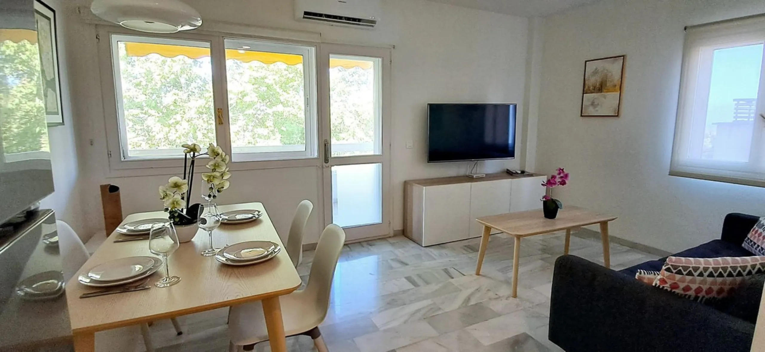 GOLDEN MILE INVESTMENT OPPORTUNITY, FULLY RENOVATED and with LICENSE TO SHORT LET!