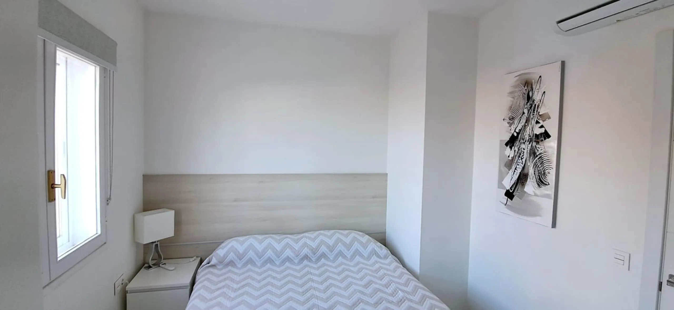 GOLDEN MILE INVESTMENT OPPORTUNITY, FULLY RENOVATED and with LICENSE TO SHORT LET!