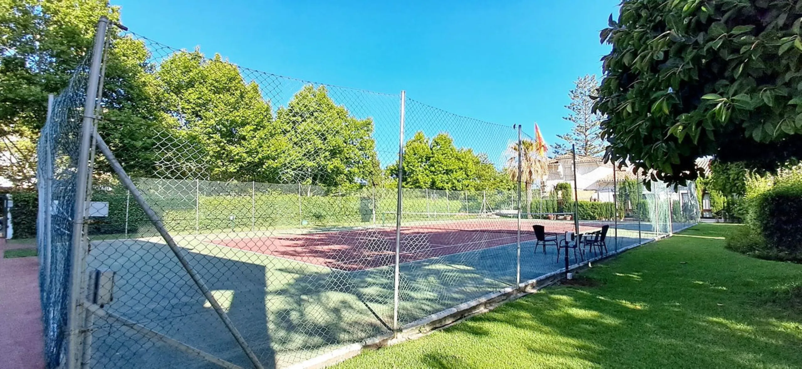 GOLDEN MILE INVESTMENT OPPORTUNITY, FULLY RENOVATED and with LICENSE TO SHORT LET!