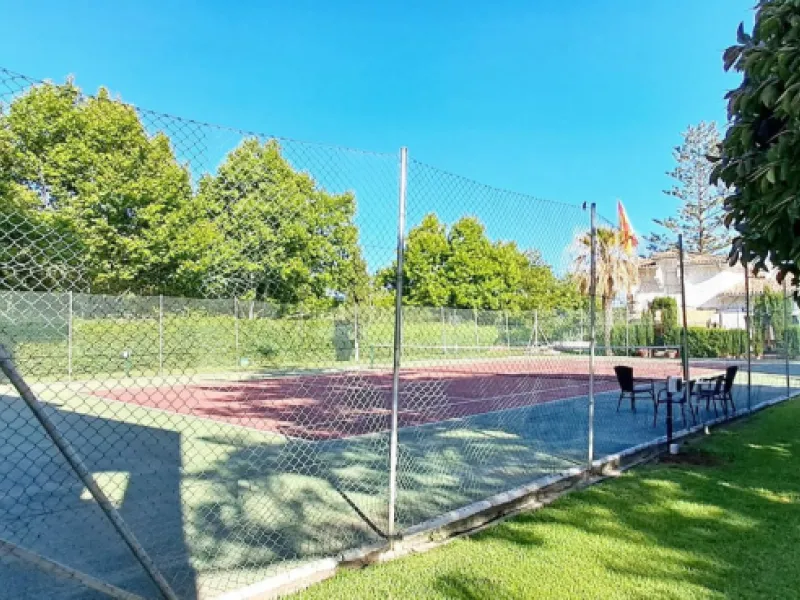 GOLDEN MILE INVESTMENT OPPORTUNITY, FULLY RENOVATED and with LICENSE TO SHORT LET!