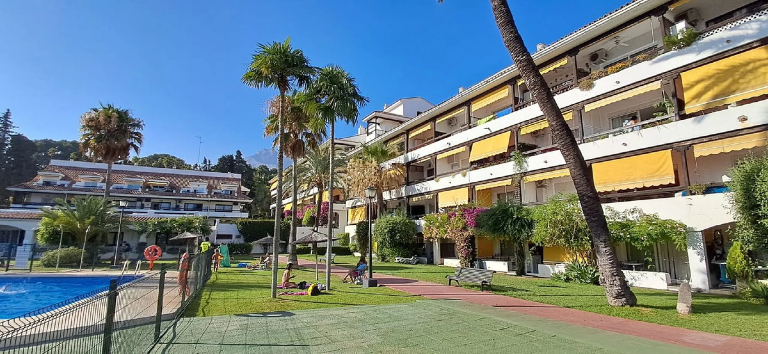 GOLDEN MILE INVESTMENT OPPORTUNITY, FULLY RENOVATED and with LICENSE TO SHORT LET!