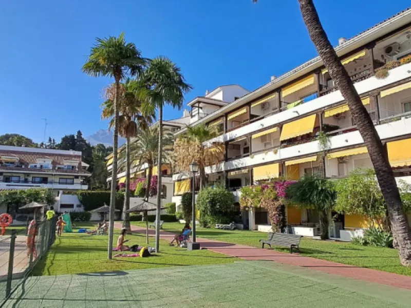 GOLDEN MILE INVESTMENT OPPORTUNITY, FULLY RENOVATED and with LICENSE TO SHORT LET!