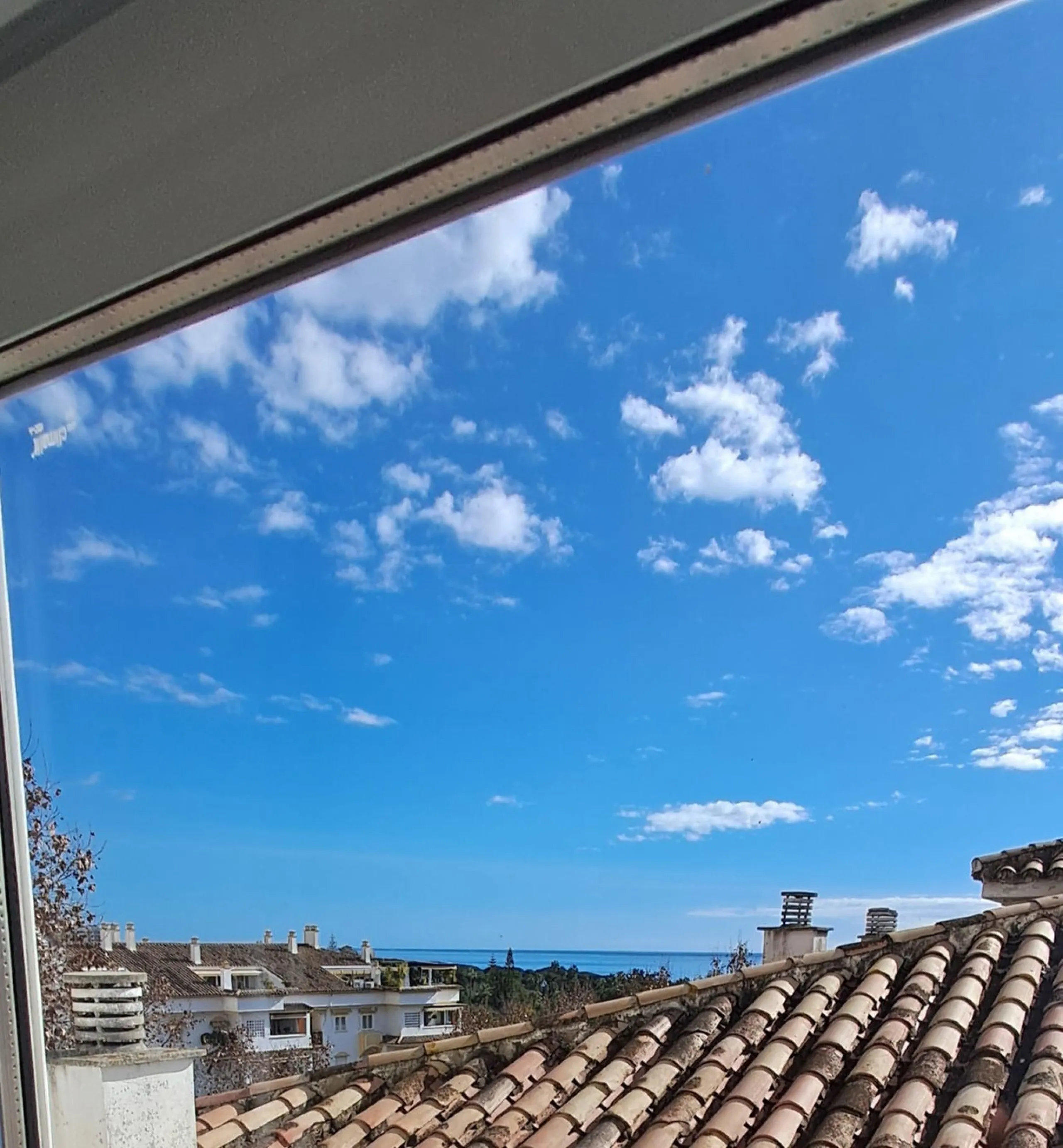 GOLDEN MILE INVESTMENT OPPORTUNITY, FULLY RENOVATED and with LICENSE TO SHORT LET!