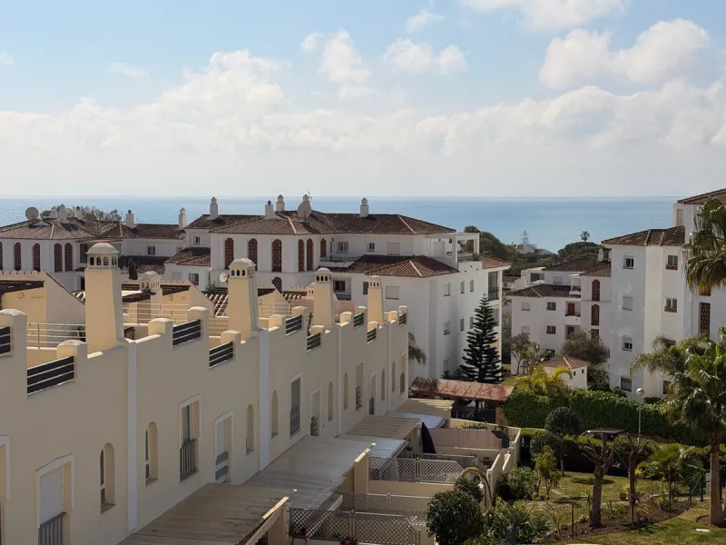House - Townhouse в продаже в Mijas, Málaga. В доме 4 спален и 3 ванных комнат. Площадь дома 170 м²