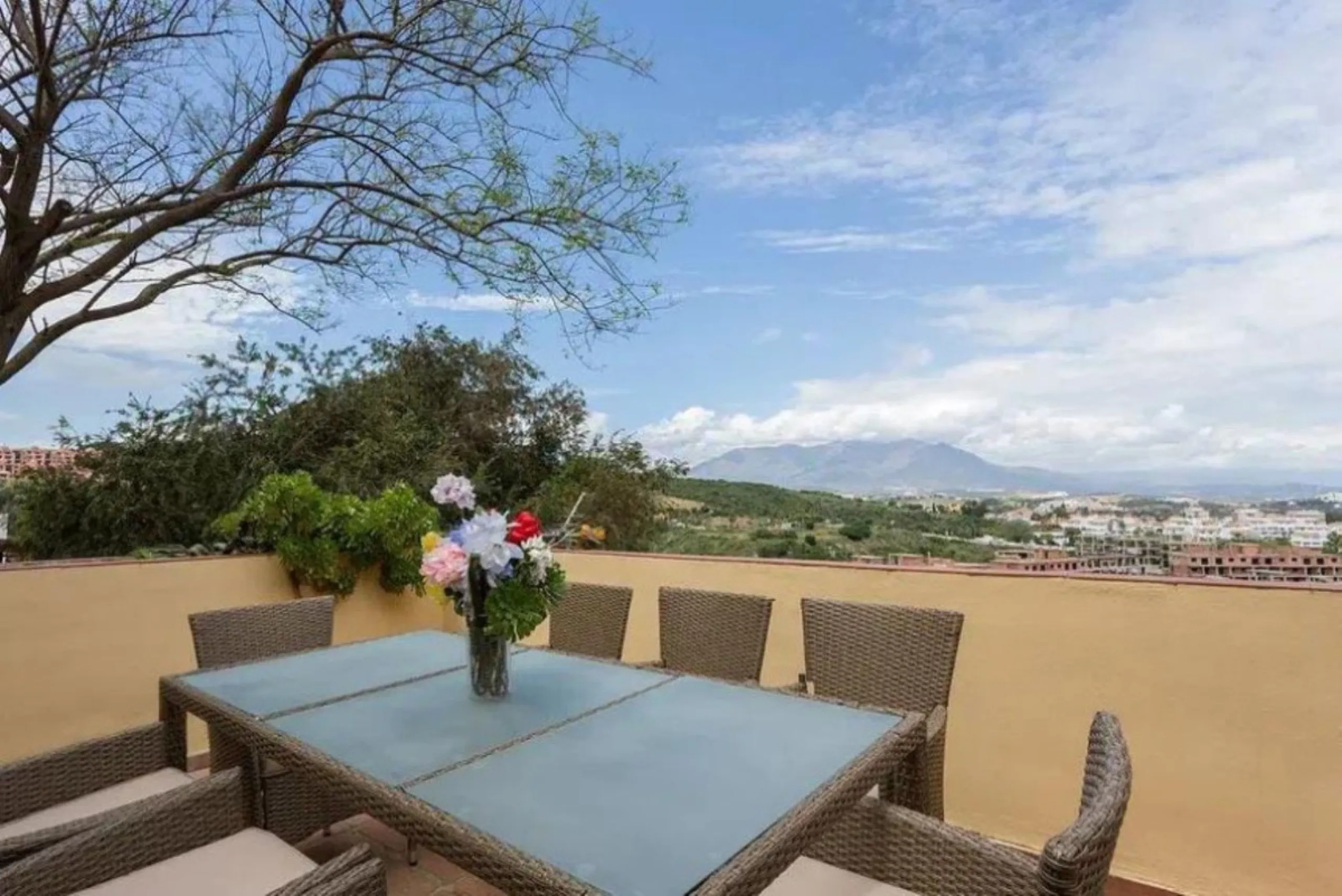 Spectacular duplex for sale in the Las Brisas Urbanization, Manilva. Completely renovated designer home, ready to move in.