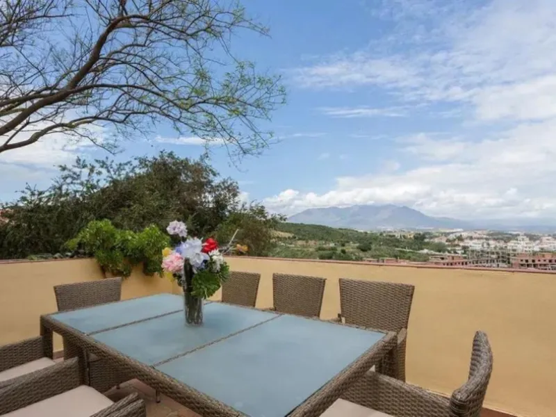 Spectacular duplex for sale in the Las Brisas Urbanization, Manilva. Completely renovated designer home, ready to move in.