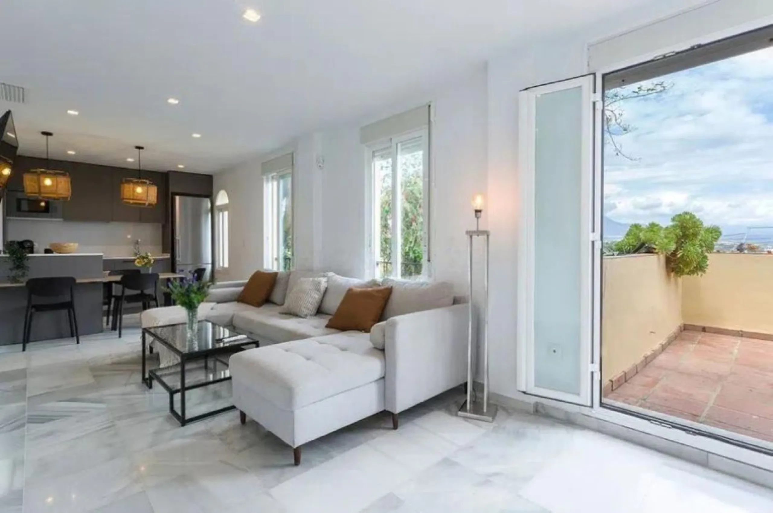 Spectacular duplex for sale in the Las Brisas Urbanization, Manilva. Completely renovated designer home, ready to move in.
