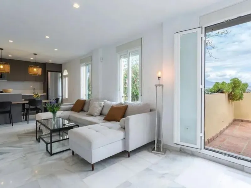 Spectacular duplex for sale in the Las Brisas Urbanization, Manilva. Completely renovated designer home, ready to move in.