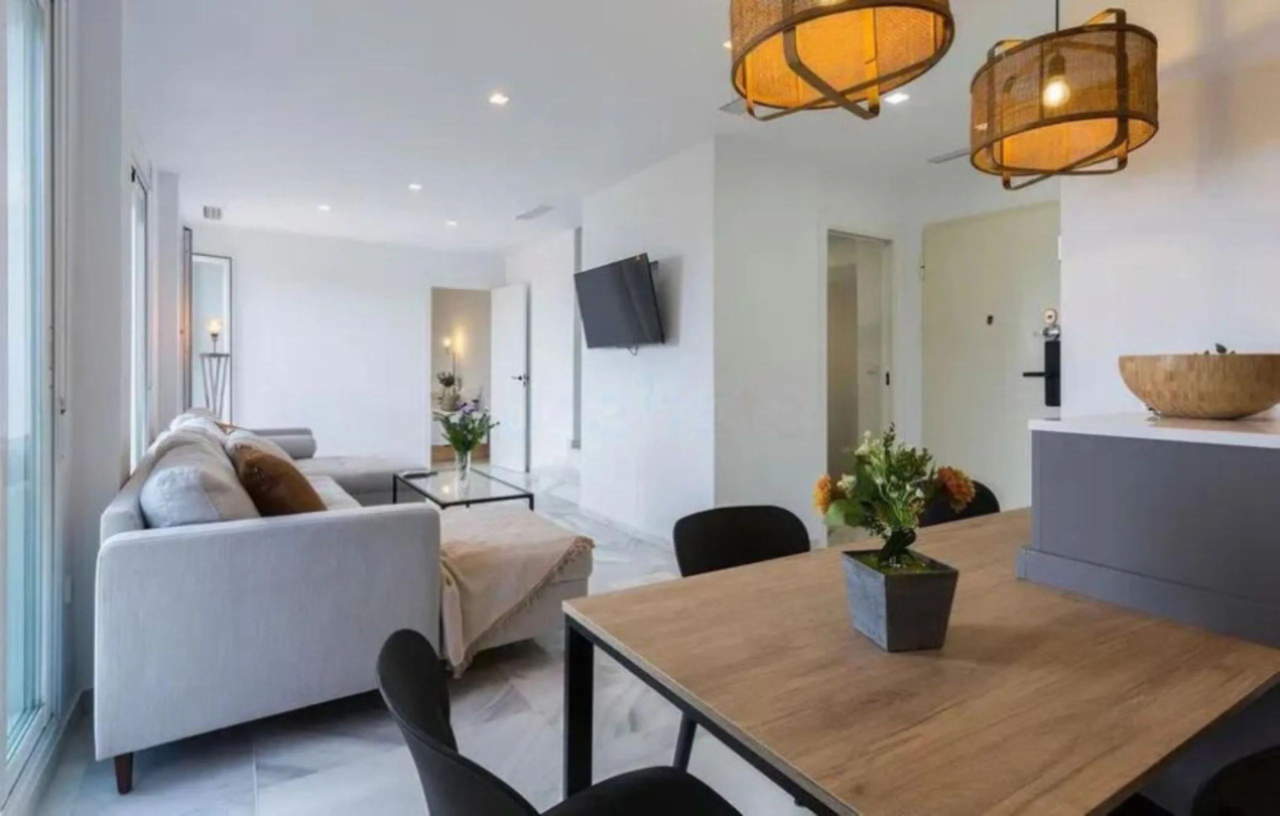 Spectacular duplex for sale in the Las Brisas Urbanization, Manilva. Completely renovated designer home, ready to move in.