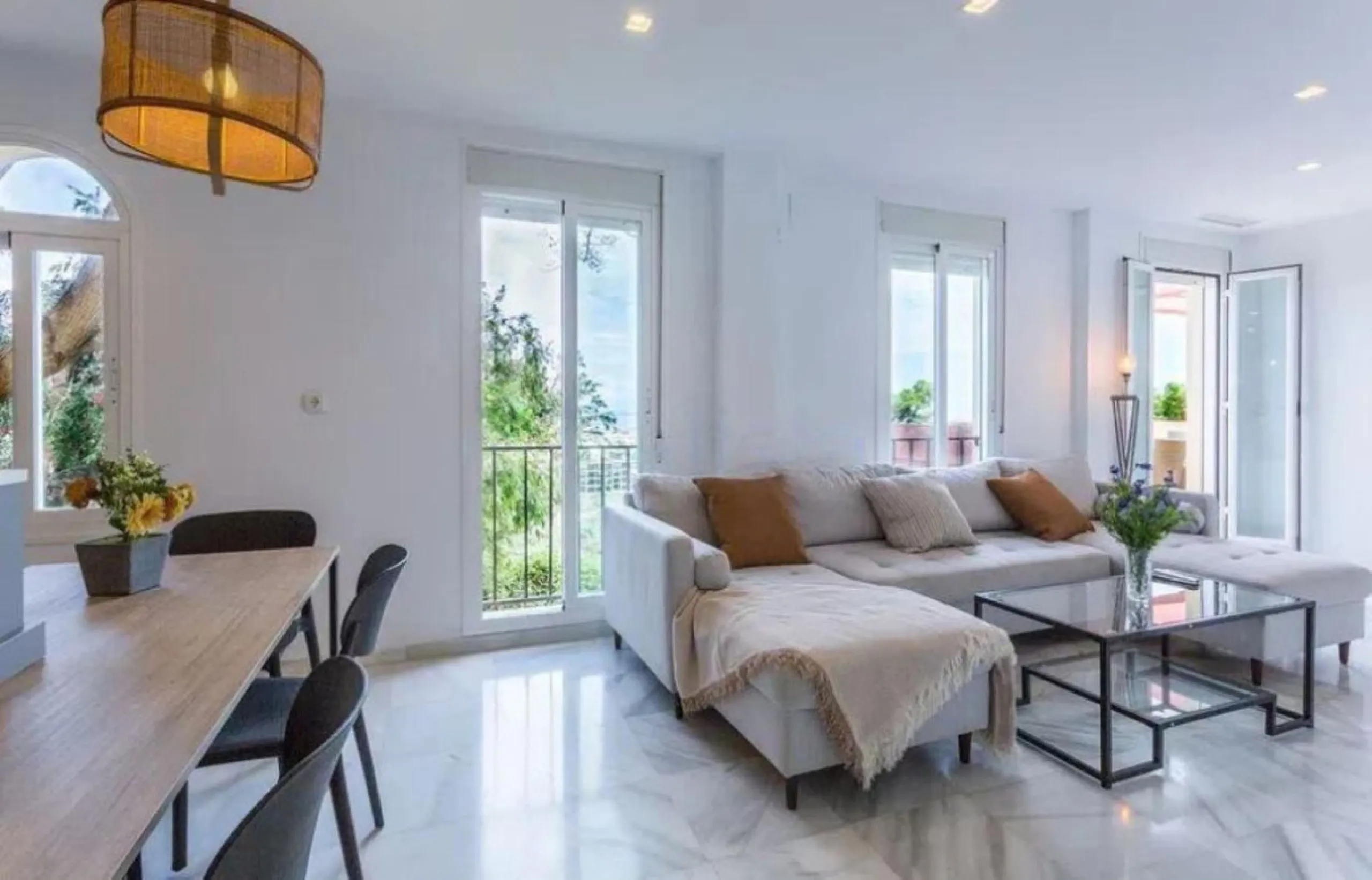Spectacular duplex for sale in the Las Brisas Urbanization, Manilva. Completely renovated designer home, ready to move in.