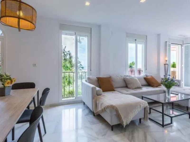 Spectacular duplex for sale in the Las Brisas Urbanization, Manilva. Completely renovated designer home, ready to move in.