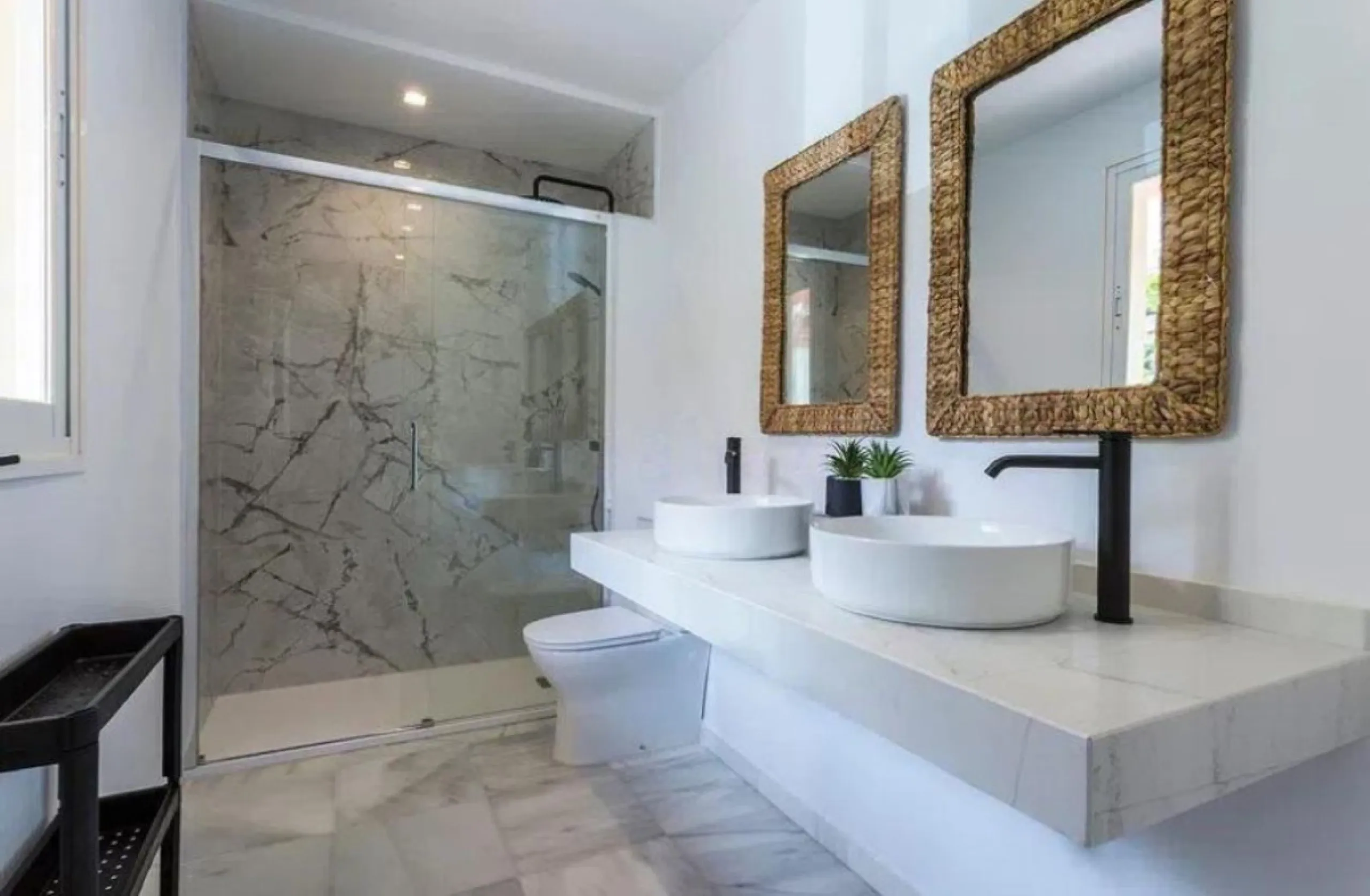 Spectacular duplex for sale in the Las Brisas Urbanization, Manilva. Completely renovated designer home, ready to move in.