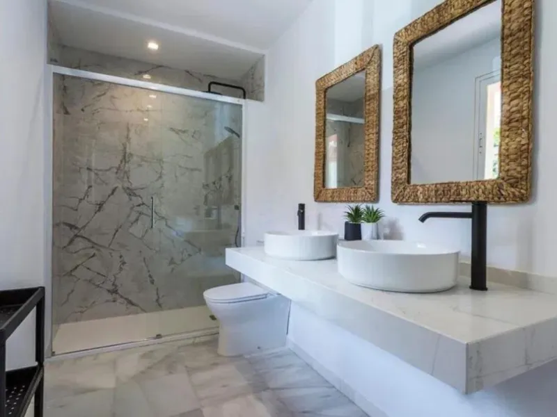 Spectacular duplex for sale in the Las Brisas Urbanization, Manilva. Completely renovated designer home, ready to move in.