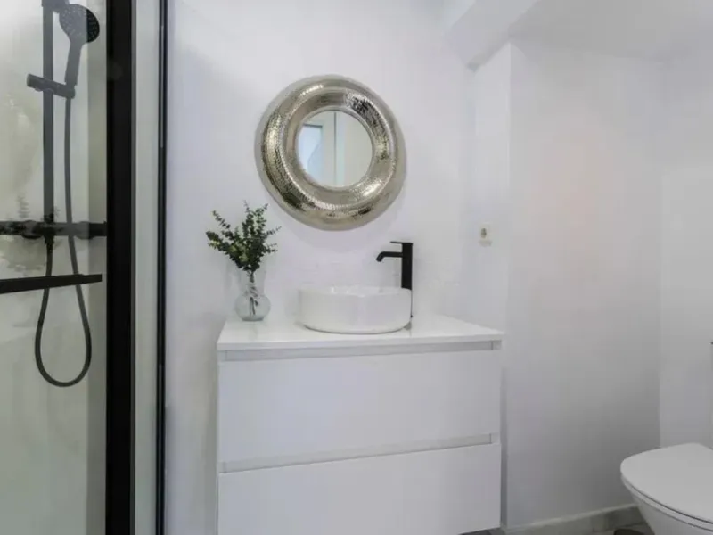 Spectacular duplex for sale in the Las Brisas Urbanization, Manilva. Completely renovated designer home, ready to move in.