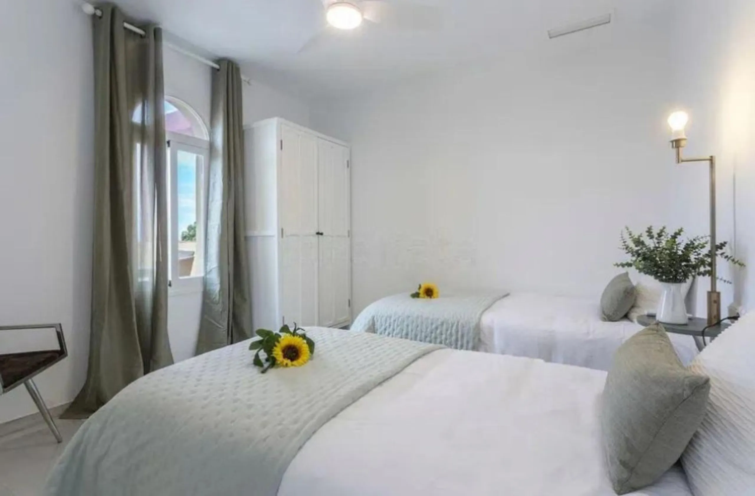 Spectacular duplex for sale in the Las Brisas Urbanization, Manilva. Completely renovated designer home, ready to move in.