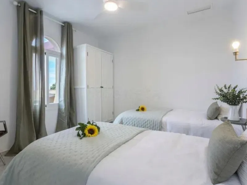 Spectacular duplex for sale in the Las Brisas Urbanization, Manilva. Completely renovated designer home, ready to move in.