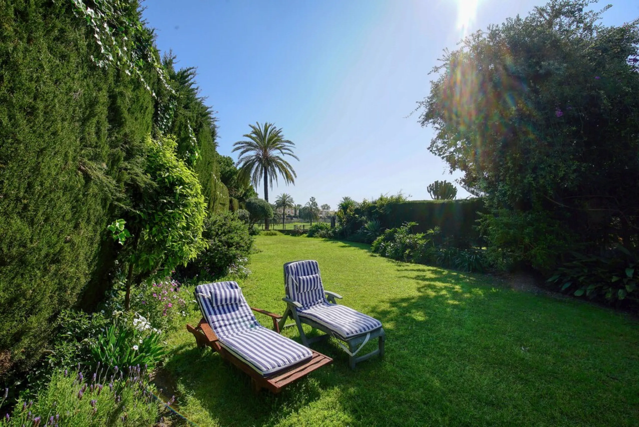A fantastic opportunity to renovate and add value in one of the most sought-after golf locations on the coast.