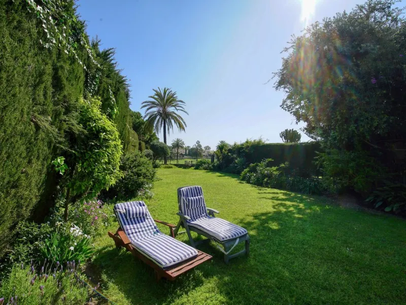A fantastic opportunity to renovate and add value in one of the most sought-after golf locations on the coast.