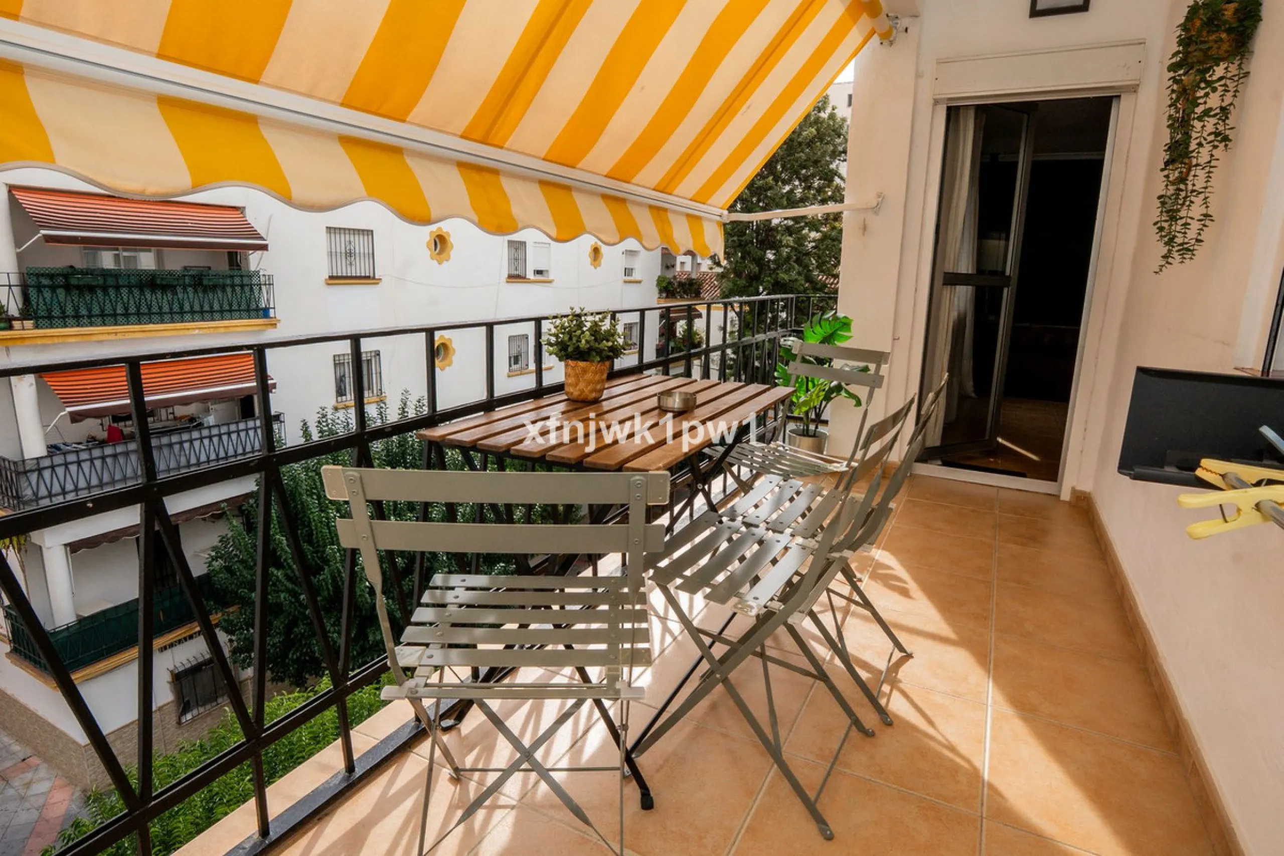 Apartment - Middle Floor Apartment в продаже в Marbella, Málaga. В доме 4 спален и 4 ванных комнат. Площадь дома 97 м²