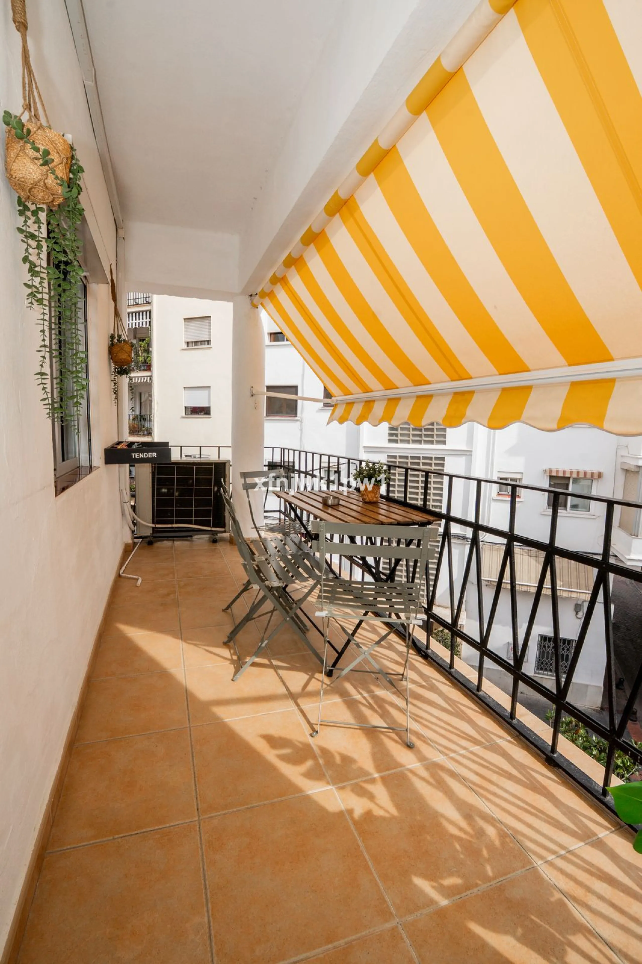 Apartment - Middle Floor Apartment в продаже в Marbella, Málaga. В доме 4 спален и 4 ванных комнат. Площадь дома 97 м²