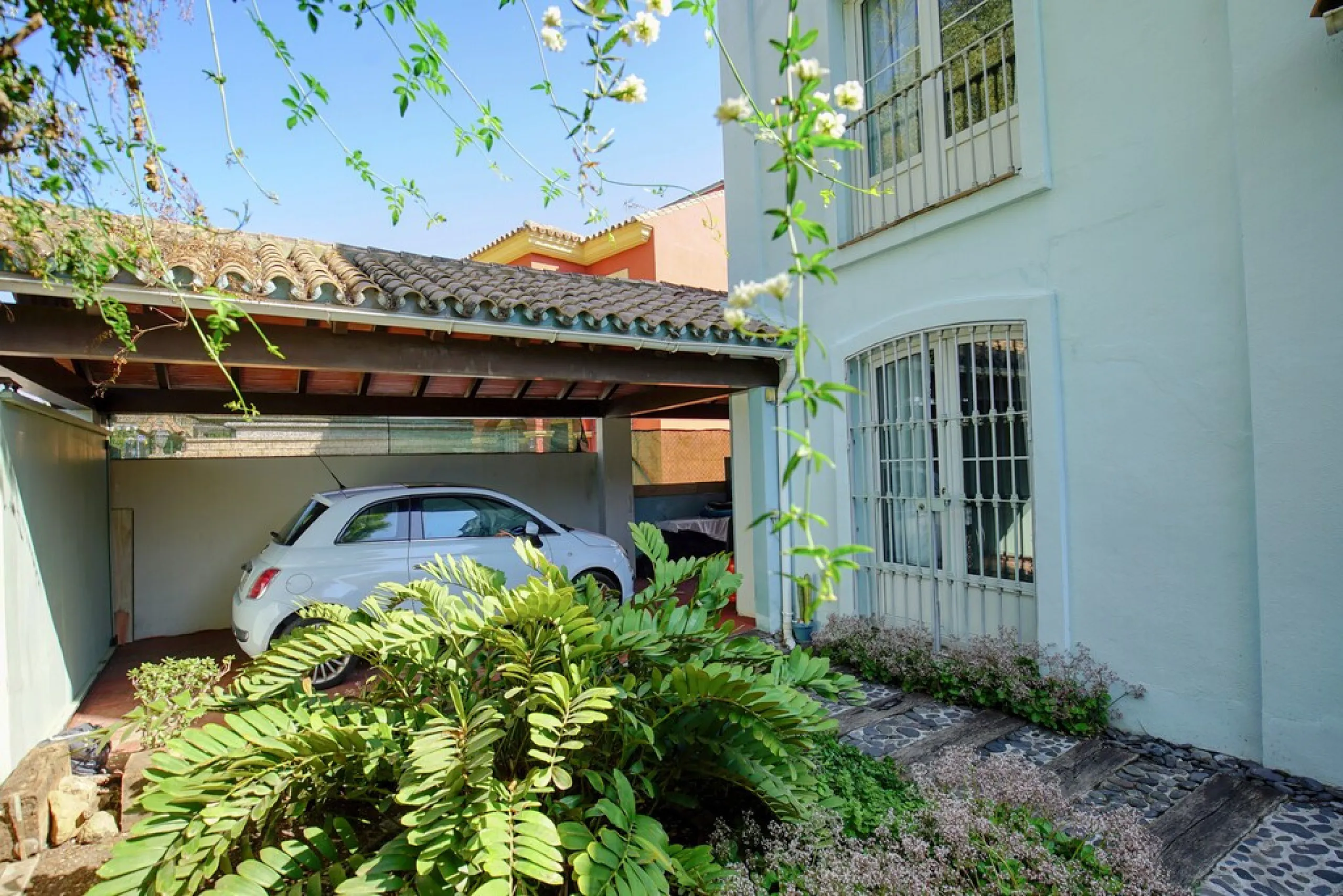A fantastic opportunity to renovate and add value in one of the most sought-after golf locations on the coast.