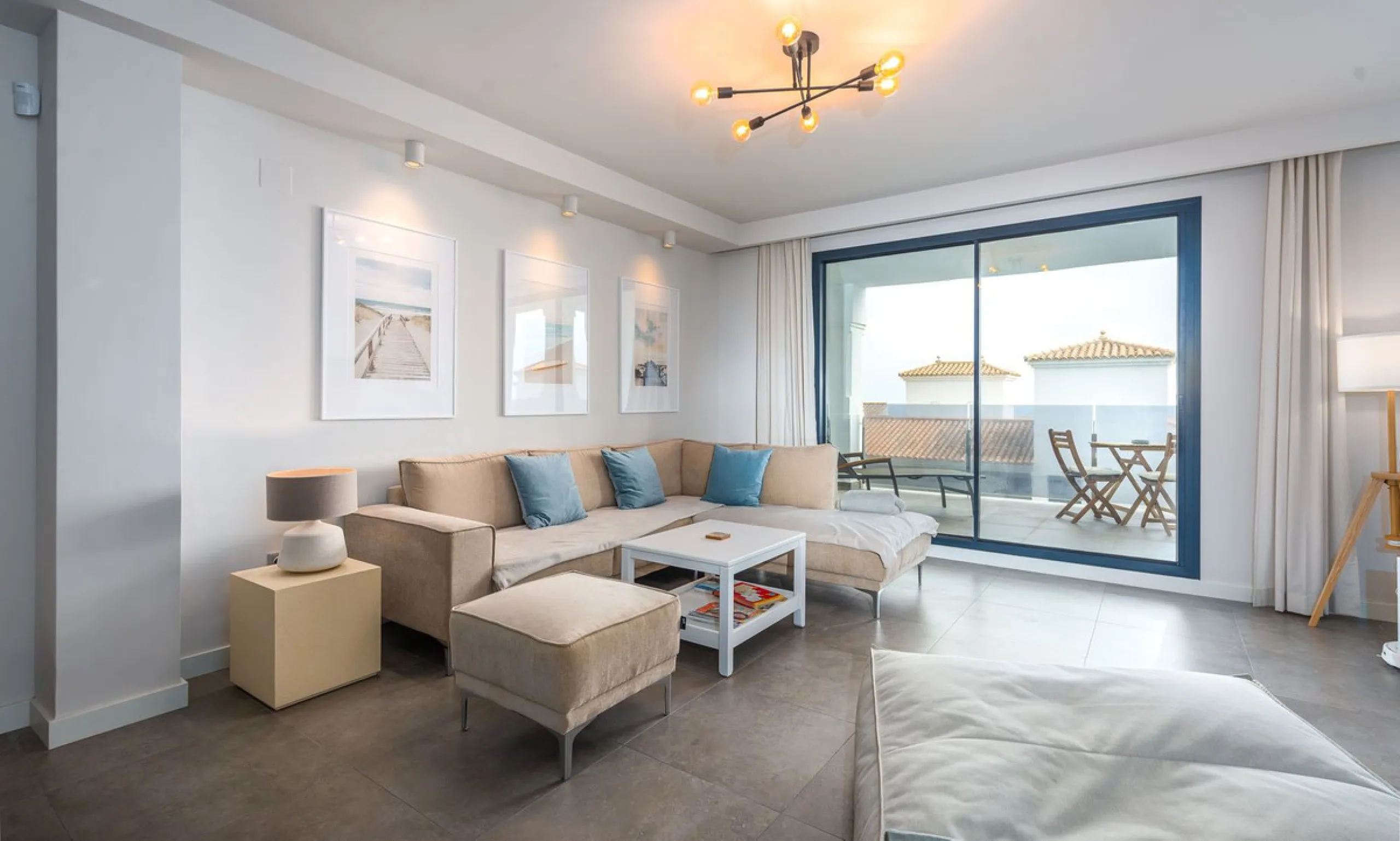 SEA FACING DEVELOPMENT, WALK TO THE BEACHES.  Ideally located only 200 meters from the golden beach of Punta Paloma in Manilva and just a few minutes drive to the charming LA DUQUESA PORT & SOTOGRANDE with its restaurants, cafés and bars. This luxury 3 be