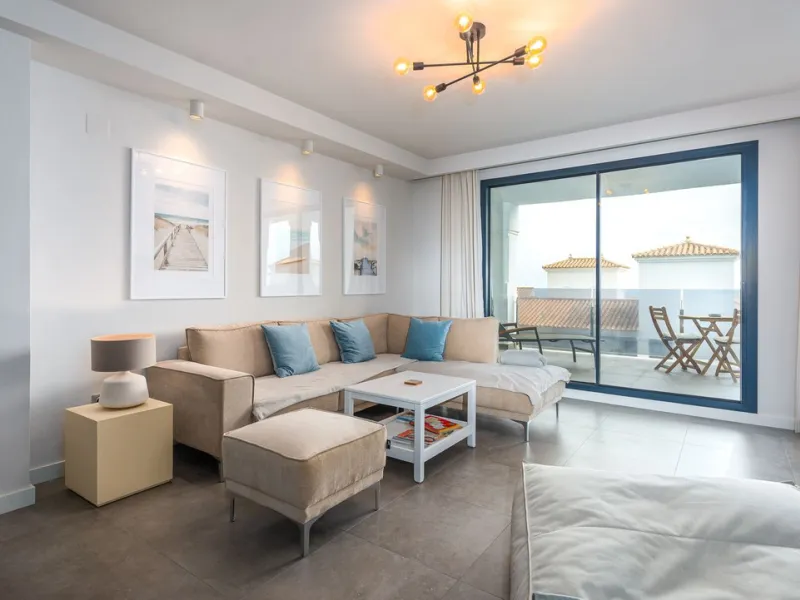 SEA FACING DEVELOPMENT, WALK TO THE BEACHES.  Ideally located only 200 meters from the golden beach of Punta Paloma in Manilva and just a few minutes drive to the charming LA DUQUESA PORT & SOTOGRANDE with its restaurants, cafés and bars. This luxury 3 be