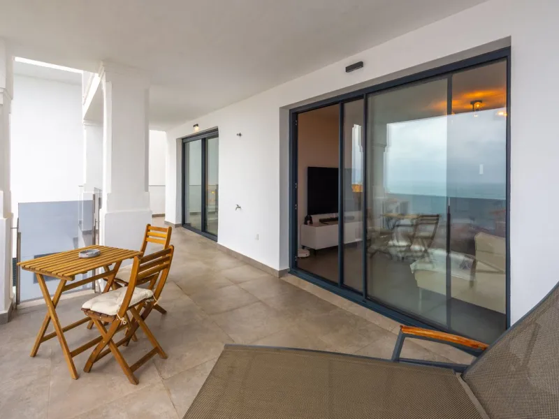 SEA FACING DEVELOPMENT, WALK TO THE BEACHES.  Ideally located only 200 meters from the golden beach of Punta Paloma in Manilva and just a few minutes drive to the charming LA DUQUESA PORT & SOTOGRANDE with its restaurants, cafés and bars. This luxury 3 be