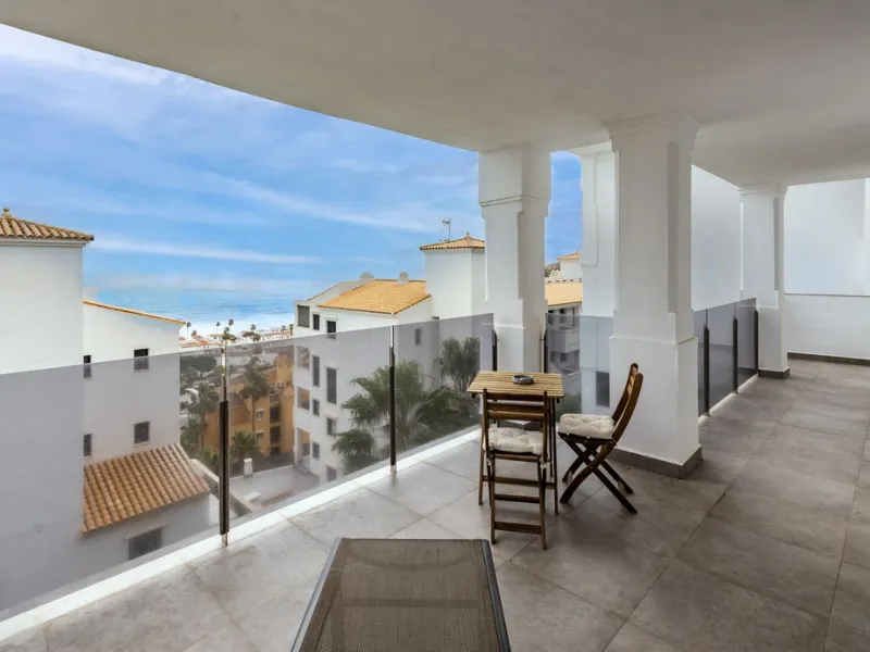 SEA FACING DEVELOPMENT, WALK TO THE BEACHES.  Ideally located only 200 meters from the golden beach of Punta Paloma in Manilva and just a few minutes drive to the charming LA DUQUESA PORT & SOTOGRANDE with its restaurants, cafés and bars. This luxury 3 be