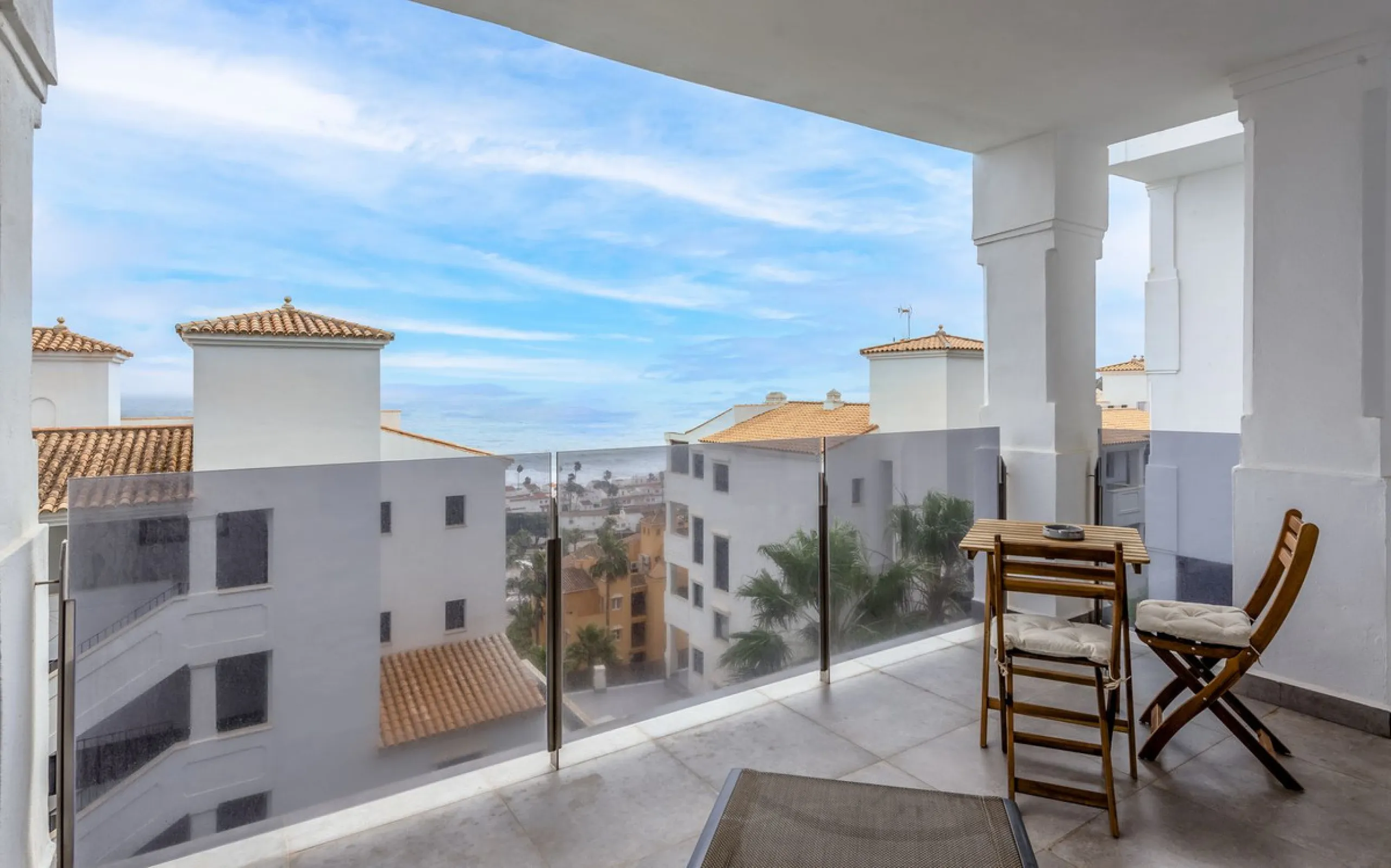 SEA FACING DEVELOPMENT, WALK TO THE BEACHES.  Ideally located only 200 meters from the golden beach of Punta Paloma in Manilva and just a few minutes drive to the charming LA DUQUESA PORT & SOTOGRANDE with its restaurants, cafés and bars. This luxury 3 be