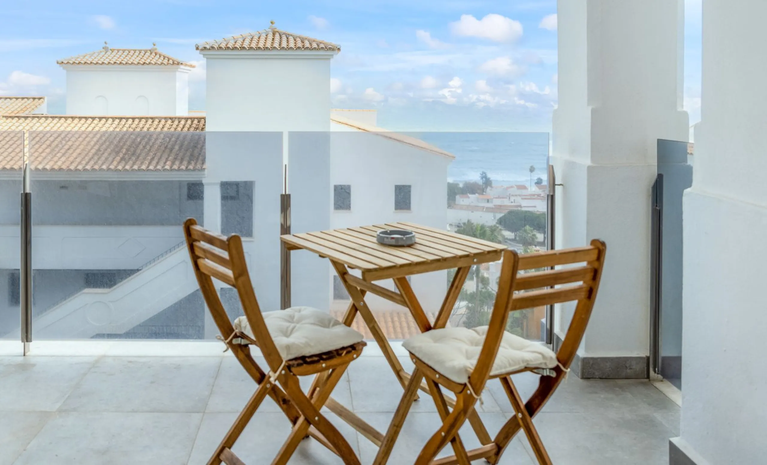 SEA FACING DEVELOPMENT, WALK TO THE BEACHES.  Ideally located only 200 meters from the golden beach of Punta Paloma in Manilva and just a few minutes drive to the charming LA DUQUESA PORT & SOTOGRANDE with its restaurants, cafés and bars. This luxury 3 be