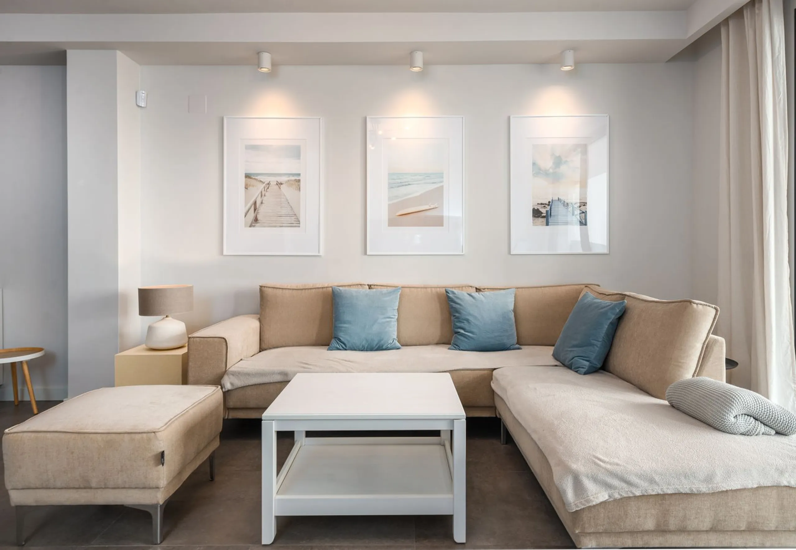 SEA FACING DEVELOPMENT, WALK TO THE BEACHES.  Ideally located only 200 meters from the golden beach of Punta Paloma in Manilva and just a few minutes drive to the charming LA DUQUESA PORT & SOTOGRANDE with its restaurants, cafés and bars. This luxury 3 be