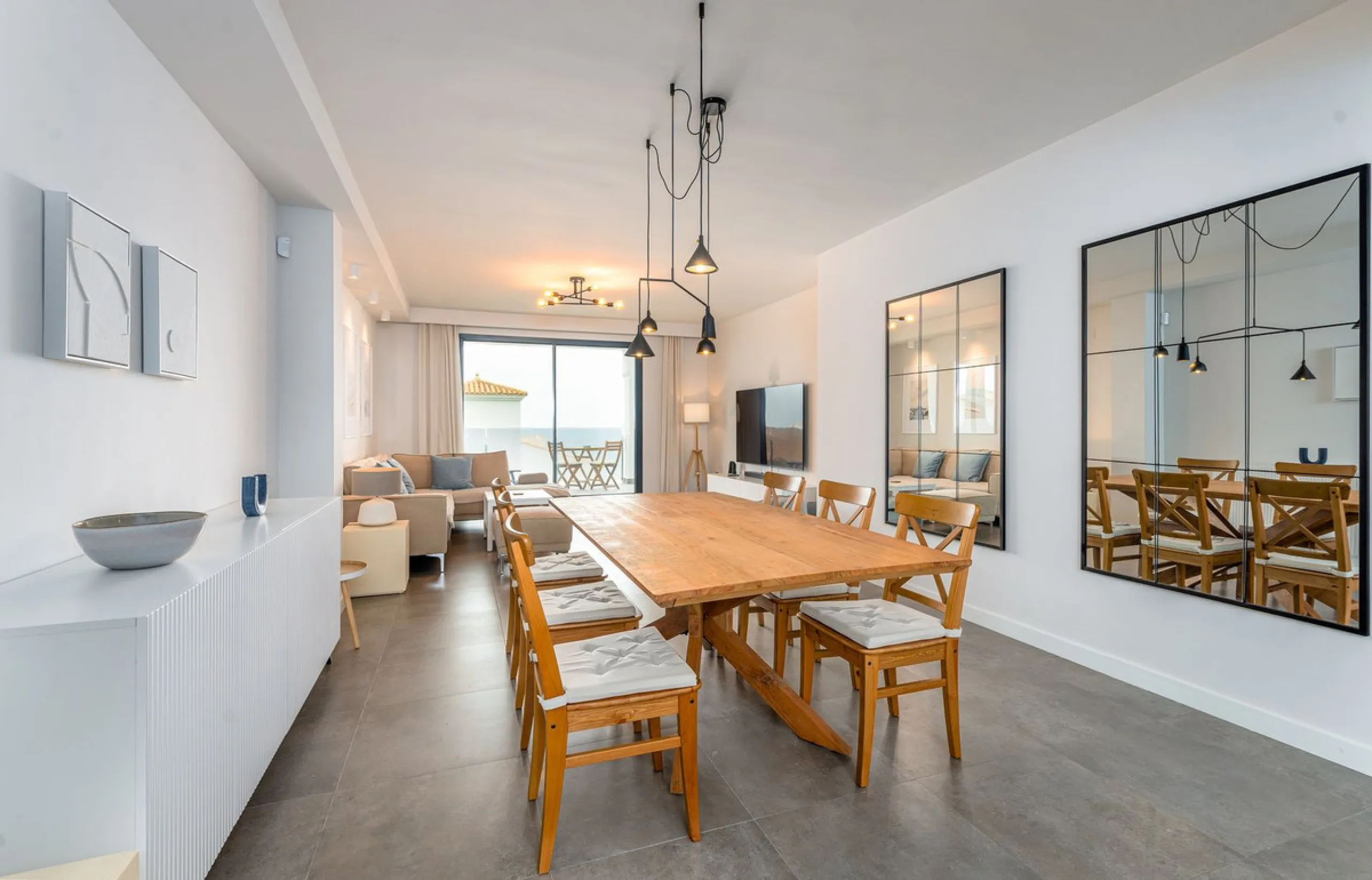 SEA FACING DEVELOPMENT, WALK TO THE BEACHES.  Ideally located only 200 meters from the golden beach of Punta Paloma in Manilva and just a few minutes drive to the charming LA DUQUESA PORT & SOTOGRANDE with its restaurants, cafés and bars. This luxury 3 be
