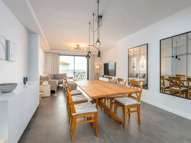SEA FACING DEVELOPMENT, WALK TO THE BEACHES.  Ideally located only 200 meters from the golden beach of Punta Paloma in Manilva and just a few minutes drive to the charming LA DUQUESA PORT & SOTOGRANDE with its restaurants, cafés and bars. This luxury 3 be