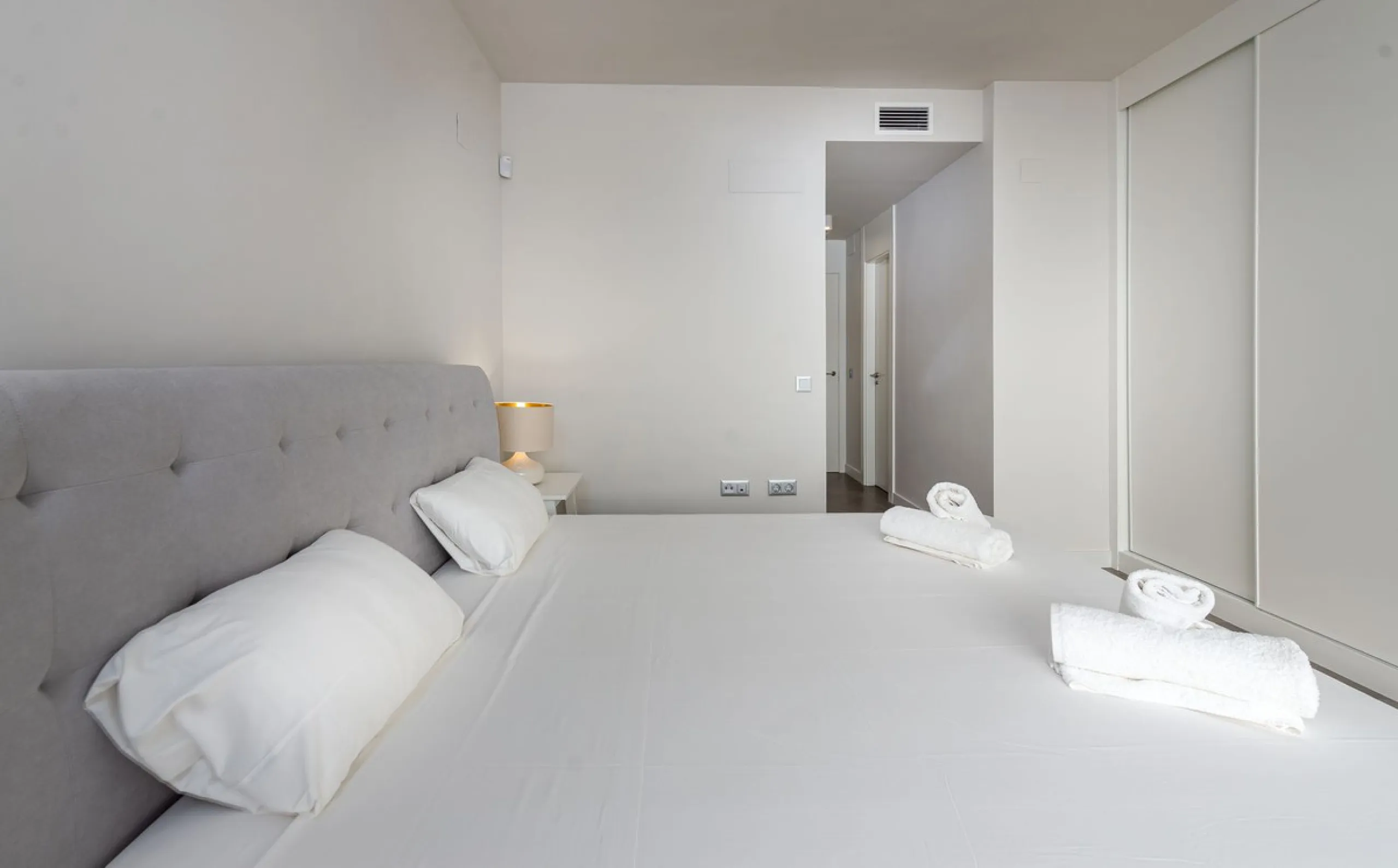 SEA FACING DEVELOPMENT, WALK TO THE BEACHES.  Ideally located only 200 meters from the golden beach of Punta Paloma in Manilva and just a few minutes drive to the charming LA DUQUESA PORT & SOTOGRANDE with its restaurants, cafés and bars. This luxury 3 be
