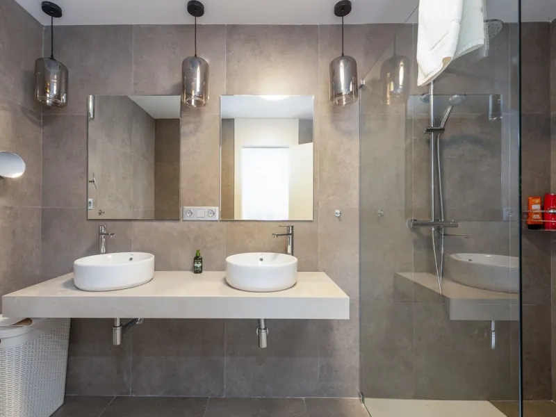 SEA FACING DEVELOPMENT, WALK TO THE BEACHES.  Ideally located only 200 meters from the golden beach of Punta Paloma in Manilva and just a few minutes drive to the charming LA DUQUESA PORT & SOTOGRANDE with its restaurants, cafés and bars. This luxury 3 be