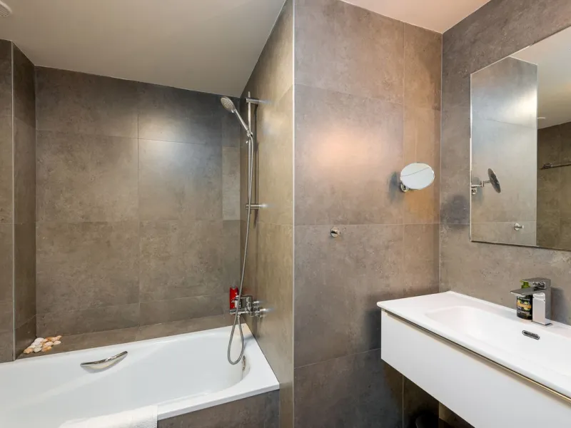 SEA FACING DEVELOPMENT, WALK TO THE BEACHES.  Ideally located only 200 meters from the golden beach of Punta Paloma in Manilva and just a few minutes drive to the charming LA DUQUESA PORT & SOTOGRANDE with its restaurants, cafés and bars. This luxury 3 be