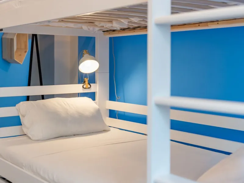 SEA FACING DEVELOPMENT, WALK TO THE BEACHES.  Ideally located only 200 meters from the golden beach of Punta Paloma in Manilva and just a few minutes drive to the charming LA DUQUESA PORT & SOTOGRANDE with its restaurants, cafés and bars. This luxury 3 be